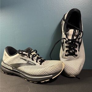 Brooks Adrenaline 22